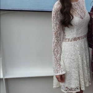 Women’s Small White Lace Dress